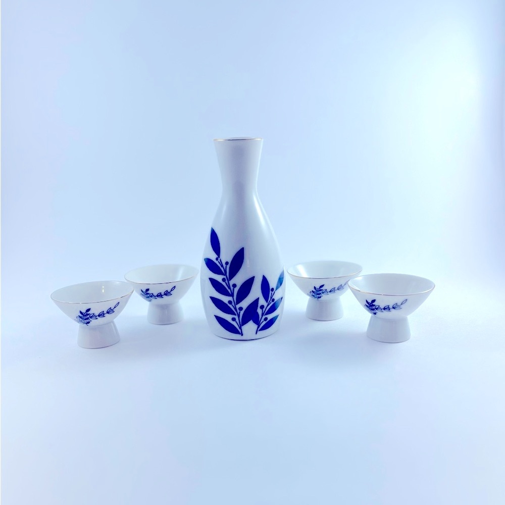 🌟 Sake Set Made in Japan by Gekkeikan Fine Sake 4 piece Porcelain